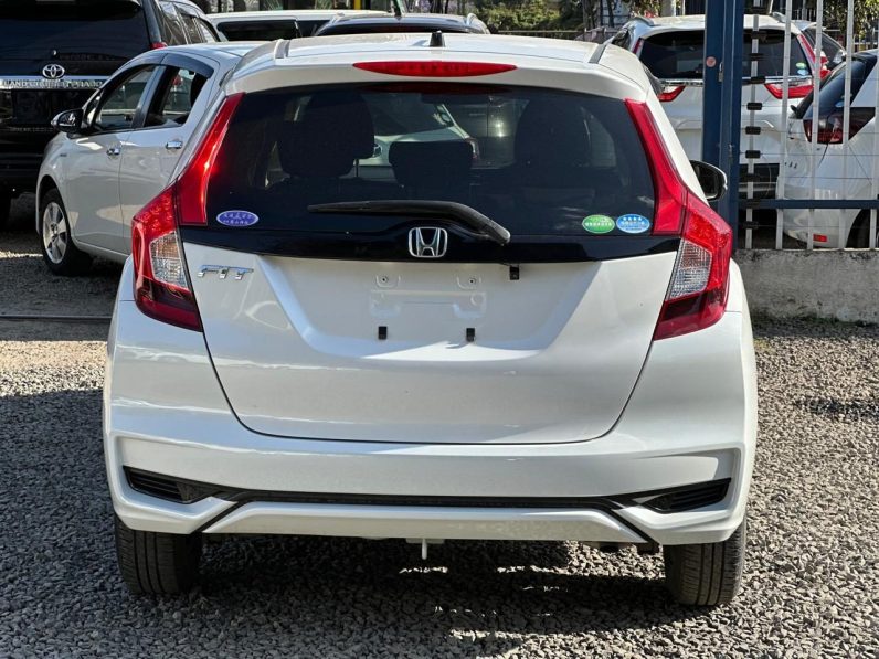 
								Honda Fit full									