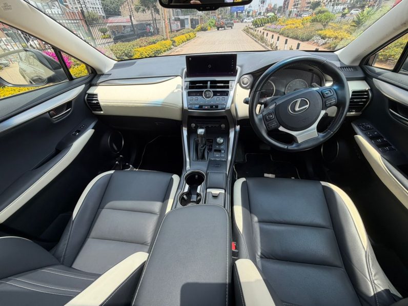 
								Lexus NX300 full									