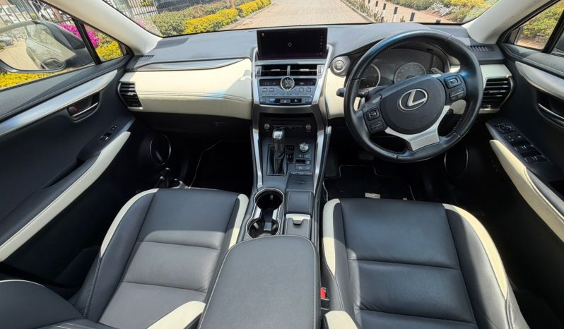 
								Lexus NX300 full									