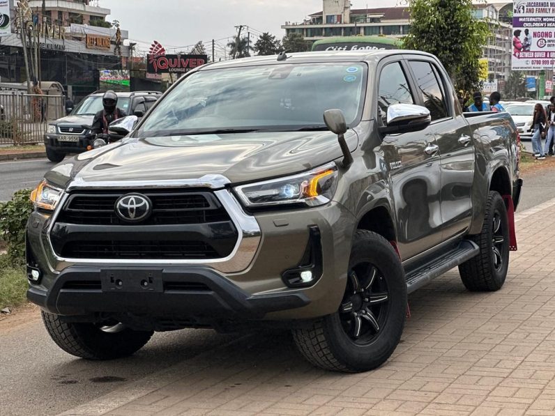 
								Toyota Hilux full									