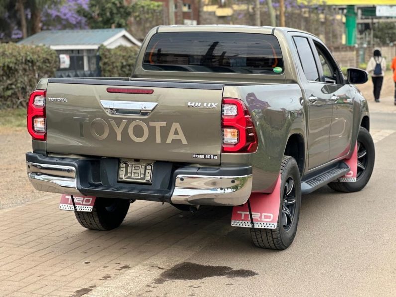 
								Toyota Hilux full									