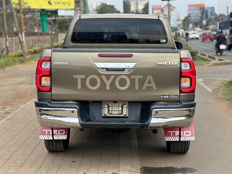 
								Toyota Hilux full									