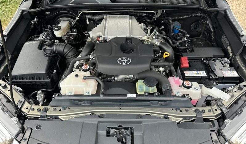 
								Toyota Hilux full									