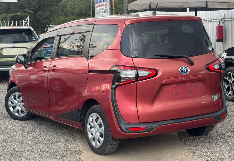
								Toyota Sienta full									