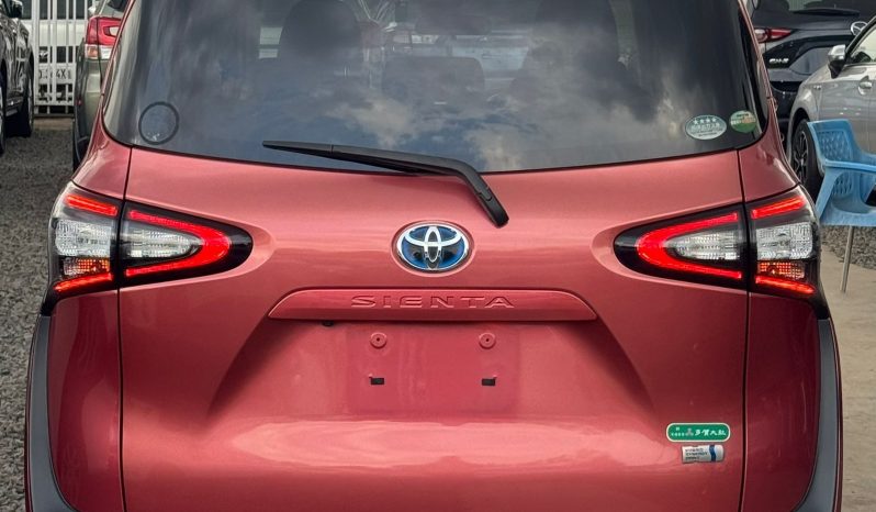 
								Toyota Sienta full									