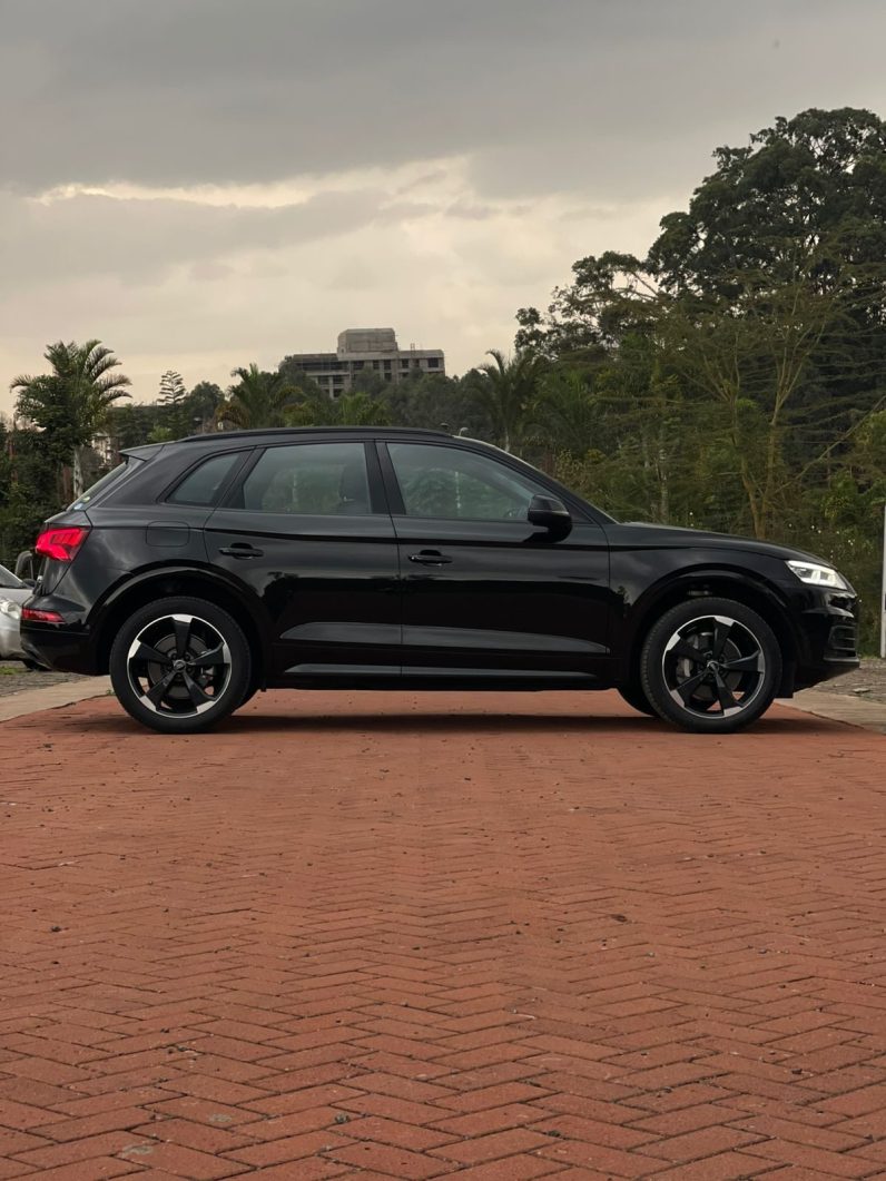 
								Audi Q5 full									