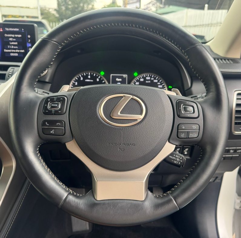 
								Lexus NX300 full									