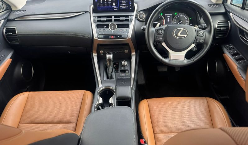 
								Lexus NX300 full									
