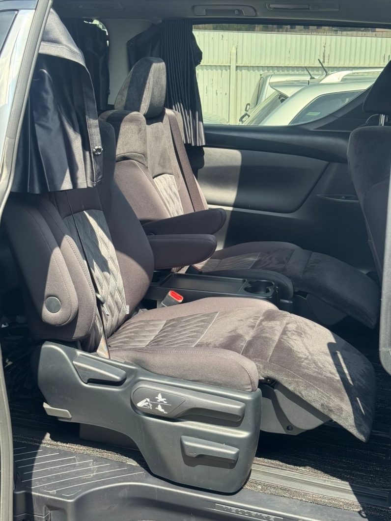 
								Toyota Vellfire full									