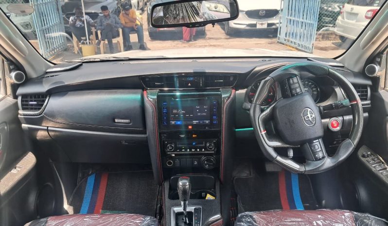 
								Toyota Fortuner full									