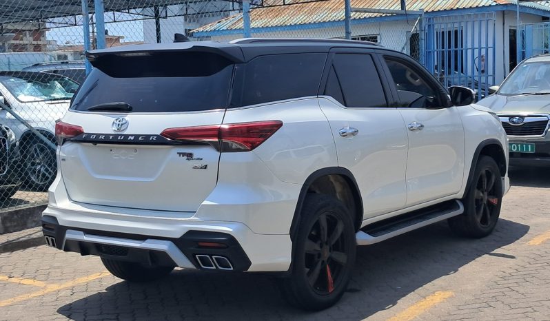 
								Toyota Fortuner full									