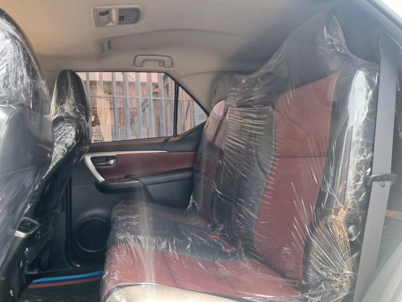 
								Toyota Fortuner full									