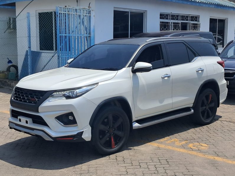 
								Toyota Fortuner full									