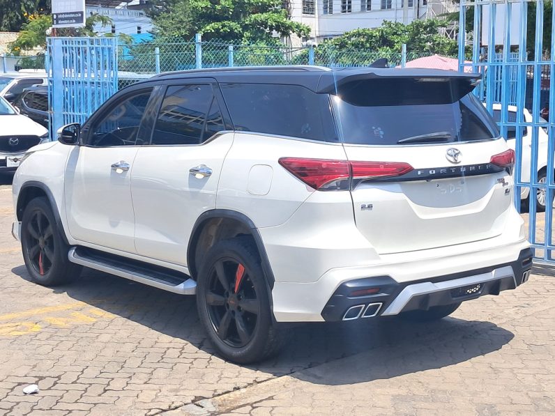 
								Toyota Fortuner full									