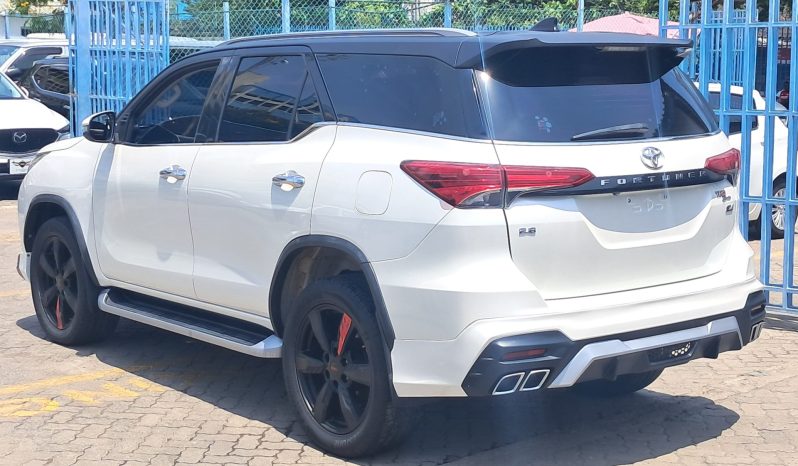 
								Toyota Fortuner full									