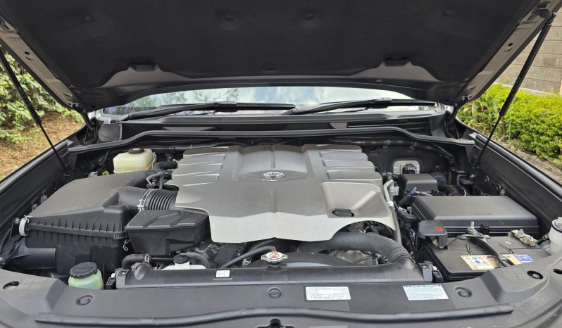 
								Toyota LandCruiser 200 Series (LC200) full									