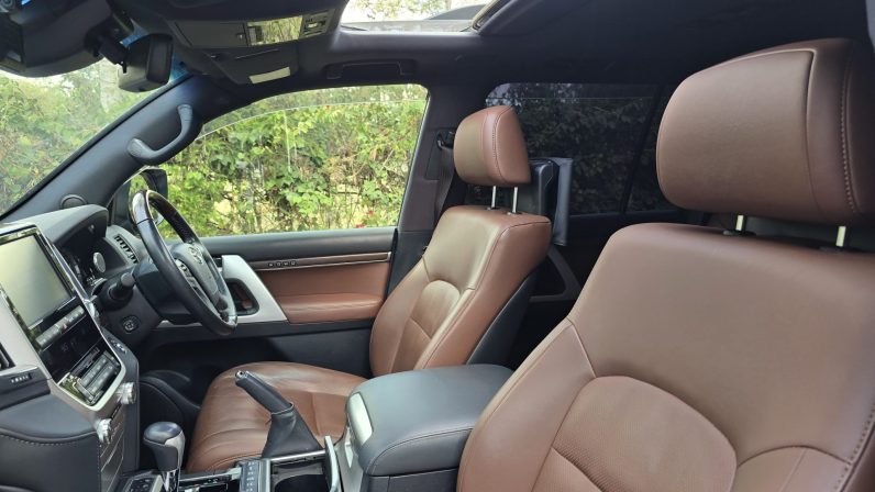 
								Toyota LandCruiser 200 Series (LC200) full									