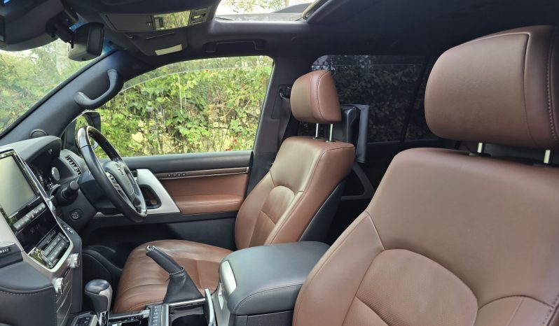 
								Toyota LandCruiser 200 Series (LC200) full									