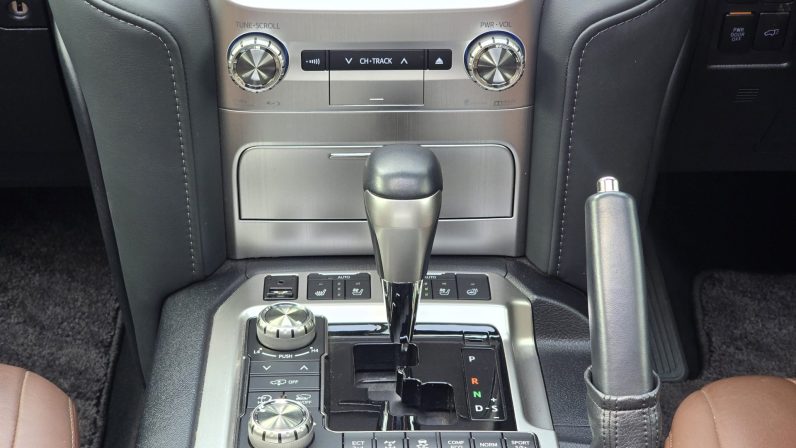 
								Toyota LandCruiser 200 Series (LC200) full									