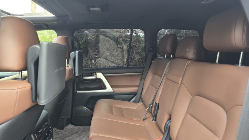 
								Toyota LandCruiser 200 Series (LC200) full									