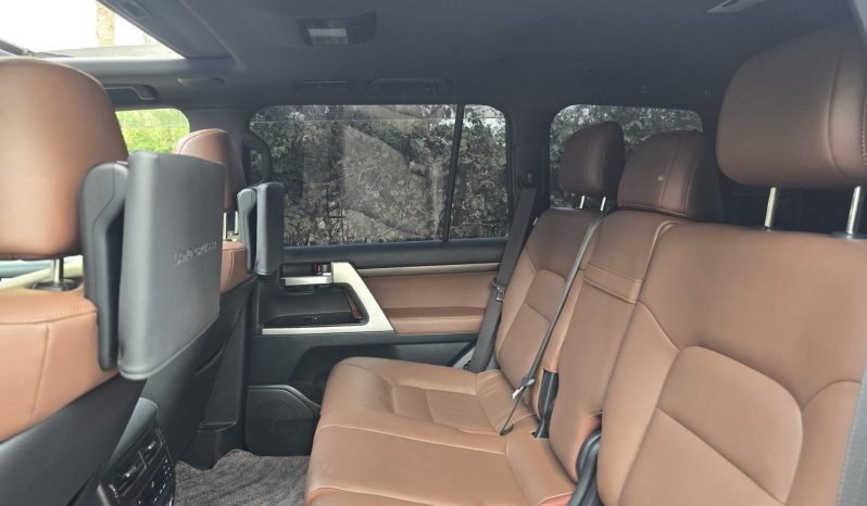 
								Toyota LandCruiser 200 Series (LC200) full									