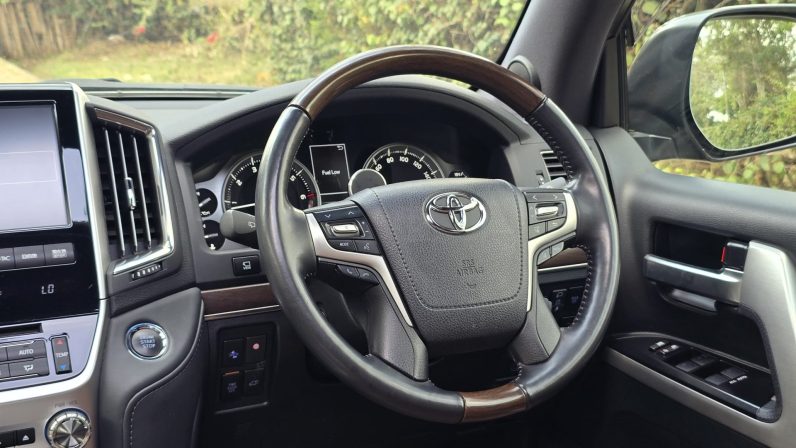 
								Toyota LandCruiser 200 Series (LC200) full									