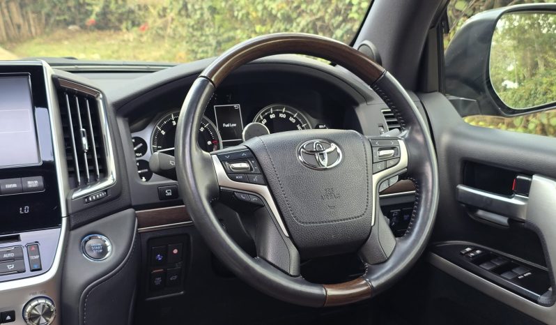 
								Toyota LandCruiser 200 Series (LC200) full									