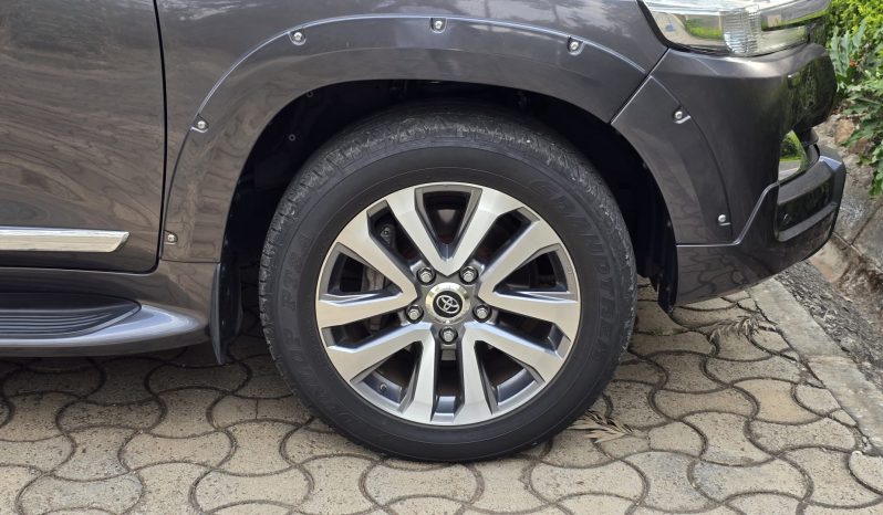 
								Toyota LandCruiser 200 Series (LC200) full									