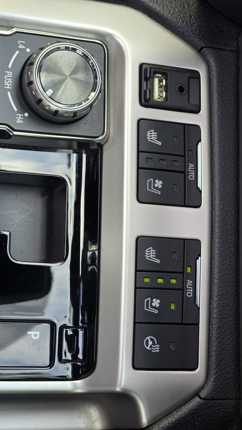 
								Toyota LandCruiser 200 Series (LC200) full									