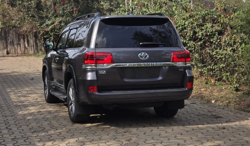 
								Toyota LandCruiser 200 Series (LC200) full									