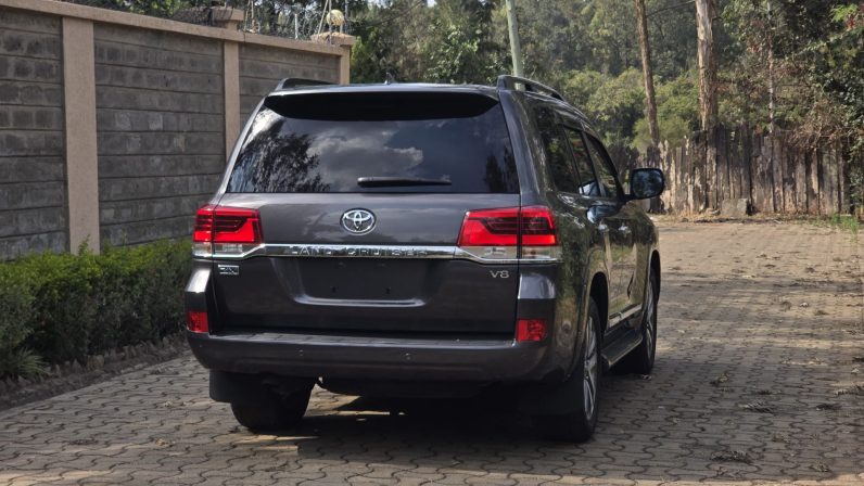 
								Toyota LandCruiser 200 Series (LC200) full									