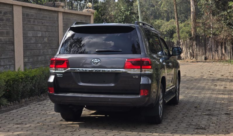 
								Toyota LandCruiser 200 Series (LC200) full									