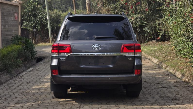 
								Toyota LandCruiser 200 Series (LC200) full									