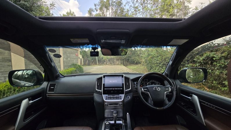 
								Toyota LandCruiser 200 Series (LC200) full									