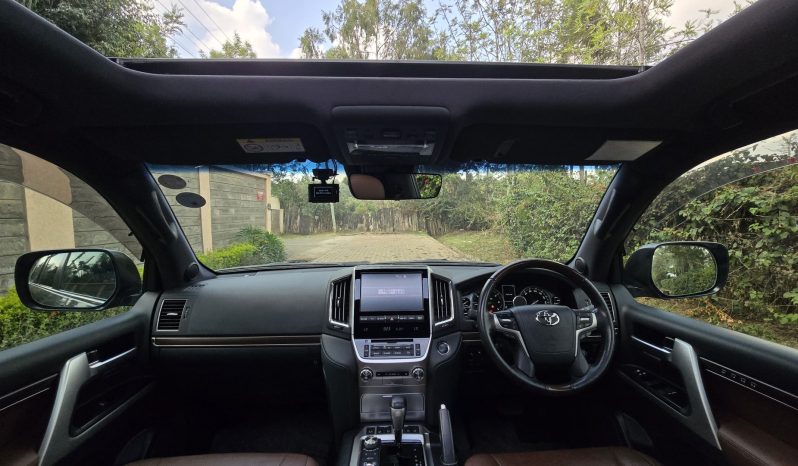 
								Toyota LandCruiser 200 Series (LC200) full									