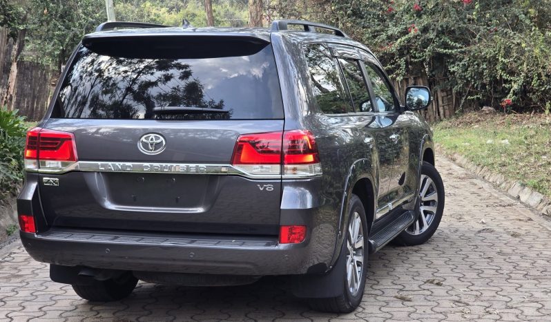 
								Toyota LandCruiser 200 Series (LC200) full									