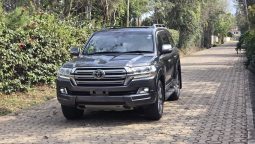 Toyota LandCruiser 200 Series (LC200)