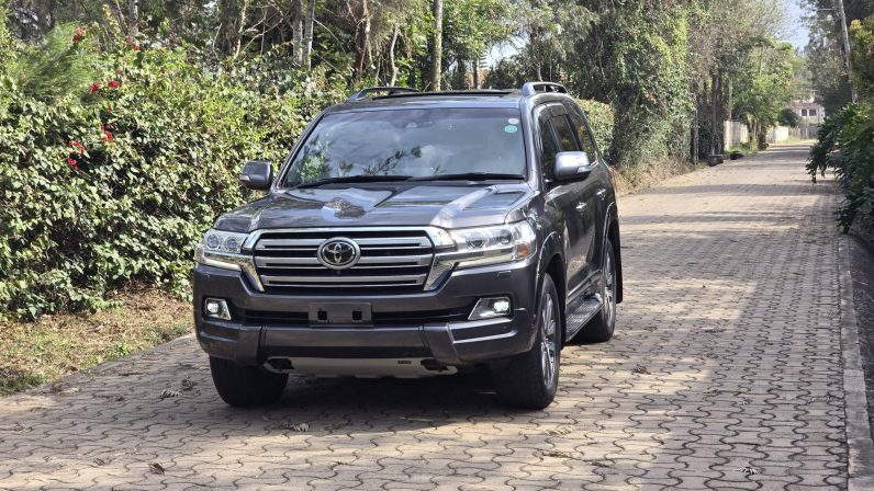 
								Toyota LandCruiser 200 Series (LC200) full									