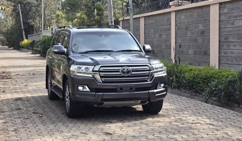 
								Toyota LandCruiser 200 Series (LC200) full									