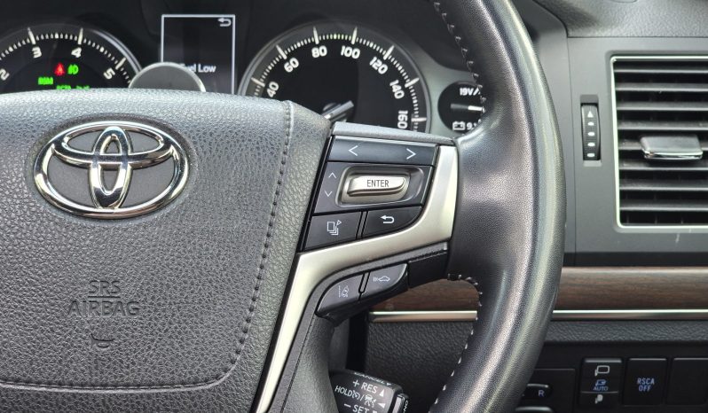 
								Toyota LandCruiser 200 Series (LC200) full									