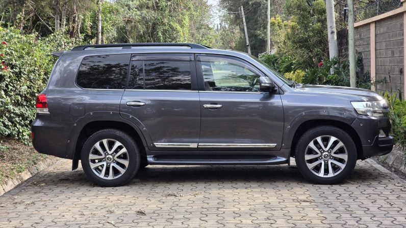 
								Toyota LandCruiser 200 Series (LC200) full									