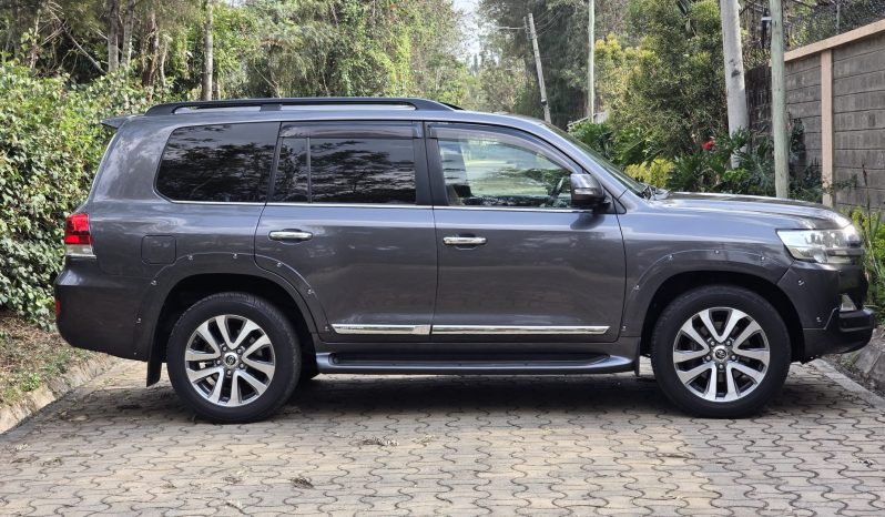 
								Toyota LandCruiser 200 Series (LC200) full									