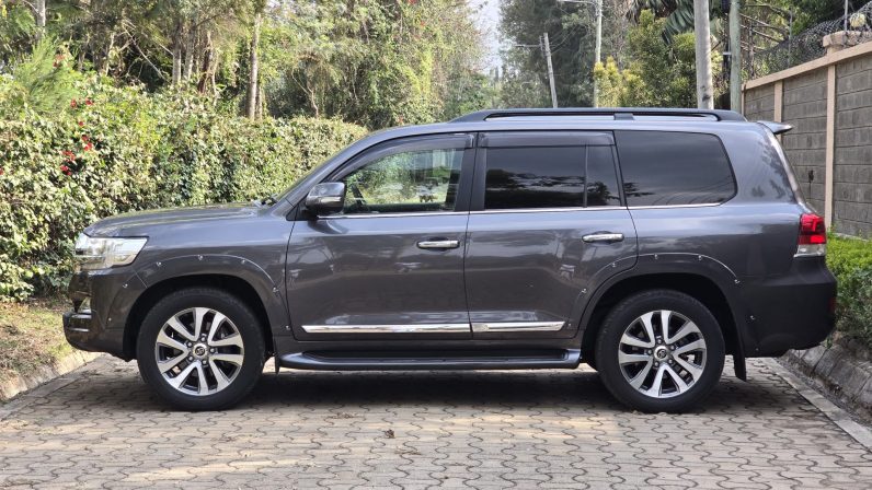 
								Toyota LandCruiser 200 Series (LC200) full									