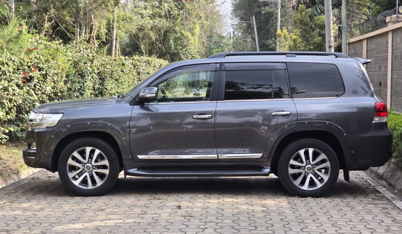 
								Toyota LandCruiser 200 Series (LC200) full									