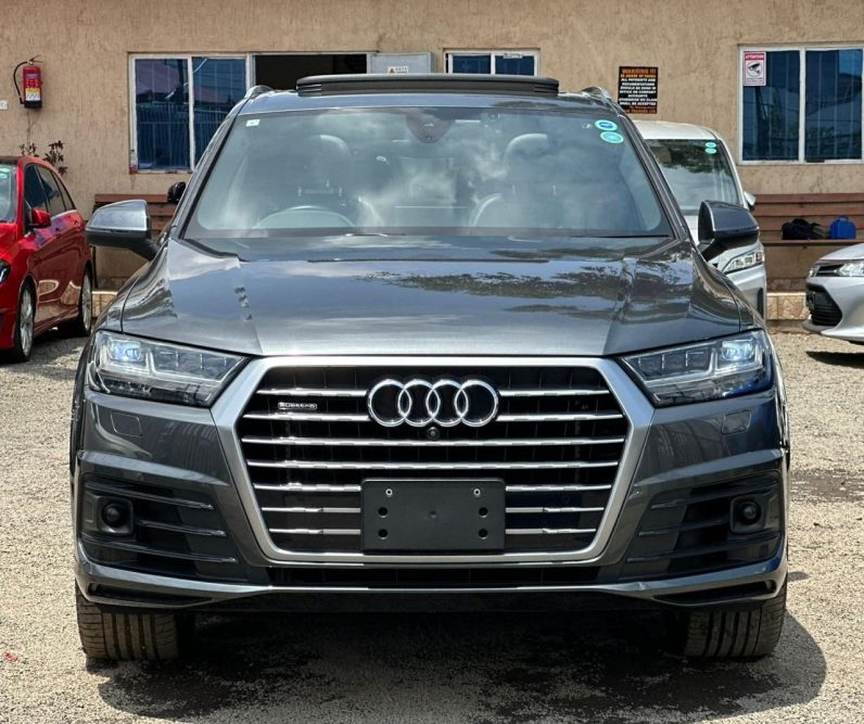 
								Audi Q7 S-Line Quattro full									