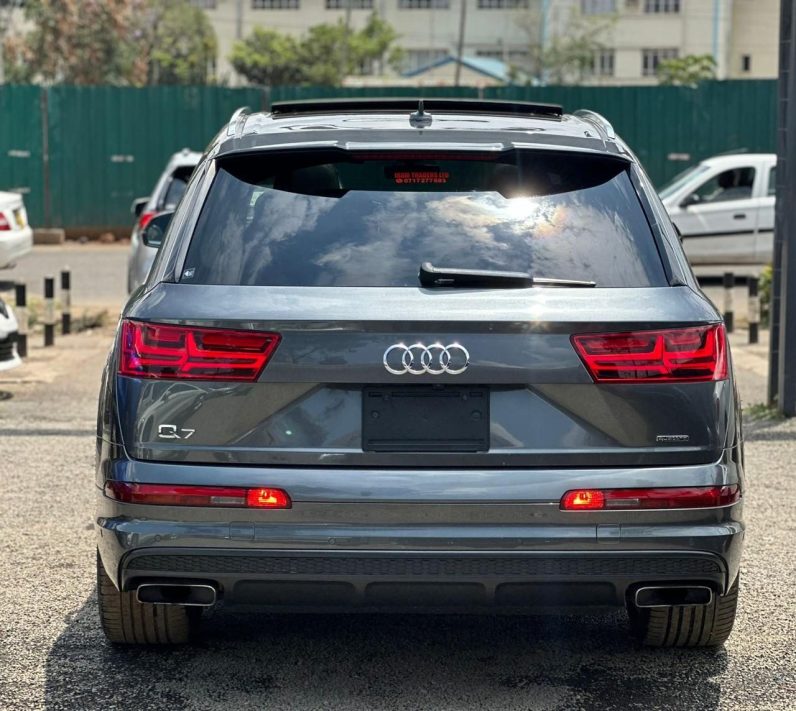 
								Audi Q7 S-Line Quattro full									