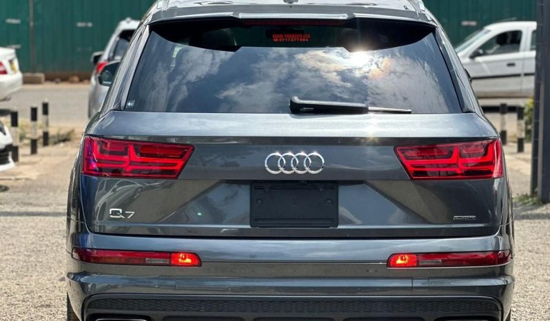 
								Audi Q7 S-Line Quattro full									