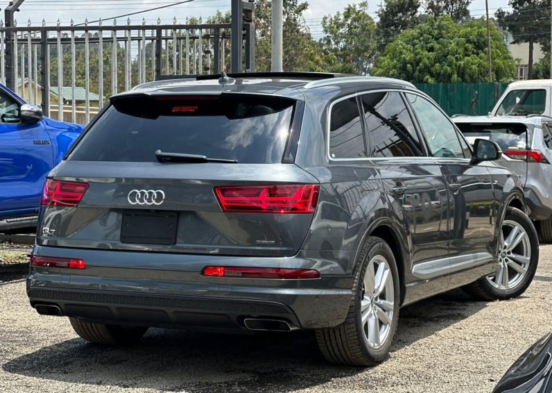 
								Audi Q7 S-Line Quattro full									