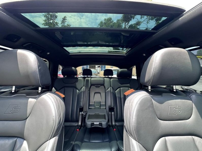 
								Audi Q7 S-Line Quattro full									