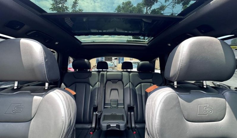 
								Audi Q7 S-Line Quattro full									